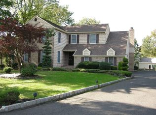 484 Valley Rd, Clark, NJ 07066