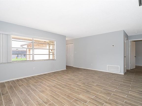 4th image of 126 Anthony Dr