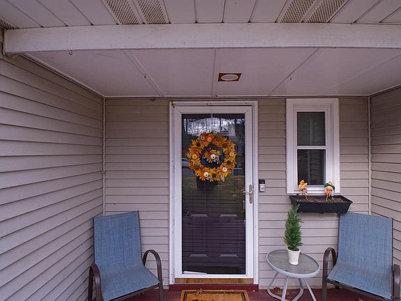 4th image of 67 Longwood Dr