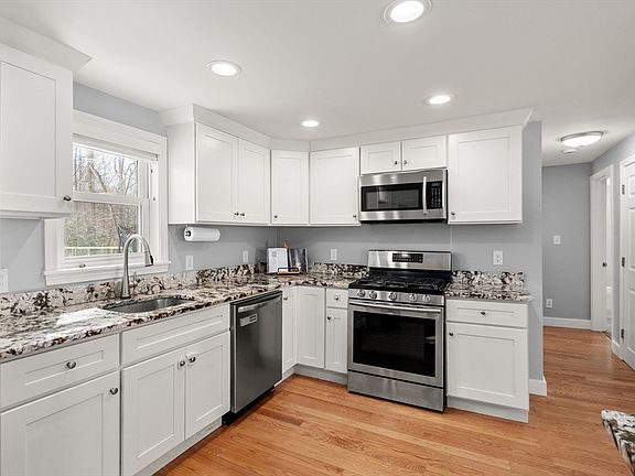 3rd image of 6 Hillcrest Rd