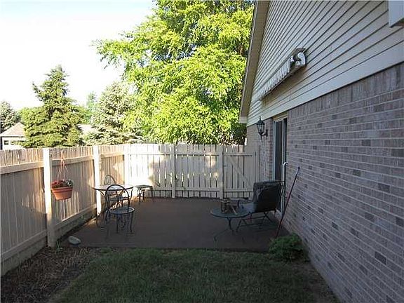 5th image of 520 Somerset Dr