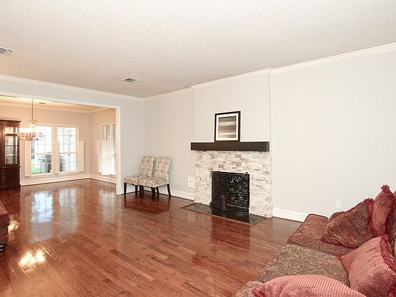 5th image of 2918 Deer Creek Dr