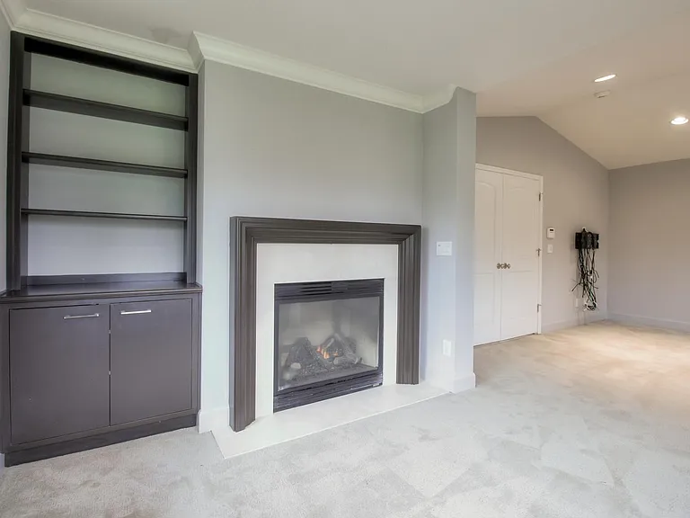 248 Valley St — Photo 16