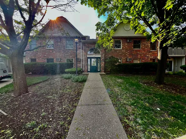 4400 W Shamrock Ln APT 1B, McHenry, IL 60050