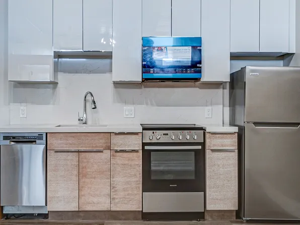 18 Walnut St #203, Worcester, MA 01609