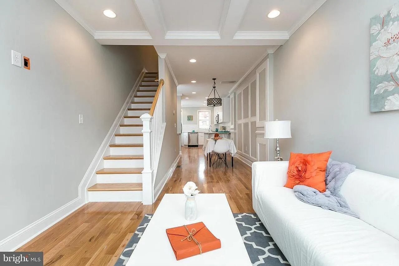 3 bed, 1068 sqft, $2,850 — Photo 2