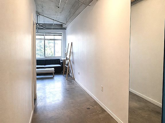 3rd image of 1001 Belleview St #202