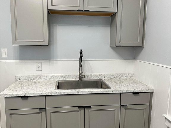 3rd image of 4133 Carter Ave #1