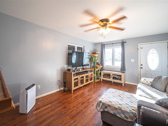 4th image of 221 Watson Rd