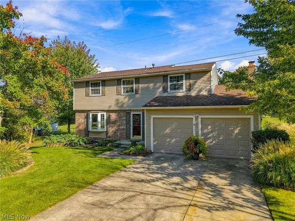 1005 Deepwood Dr, Macedonia, OH 44056