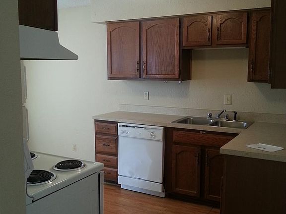 5th image of 300 Catherine Dr