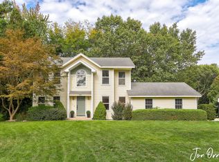 2215 Sunset Bluff Dr, Holland, MI 49424