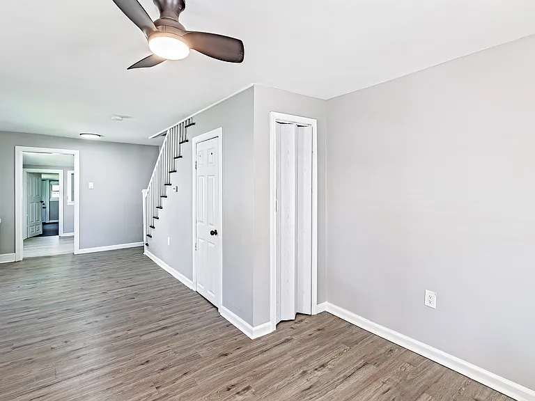 218 Sinnickson St — Photo 3