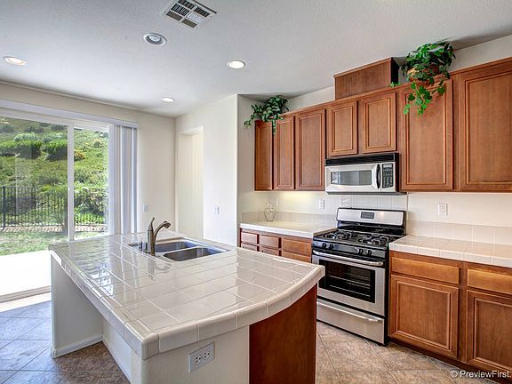 3rd image of 7705 Highwood Ave