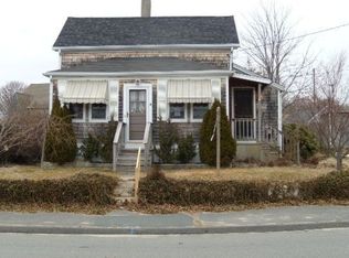 8 Daniel St, Fairhaven, MA 02719