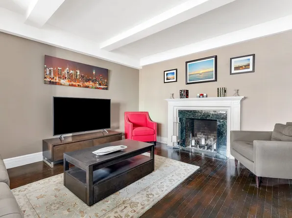 230 East 50th Street image 2 of 8