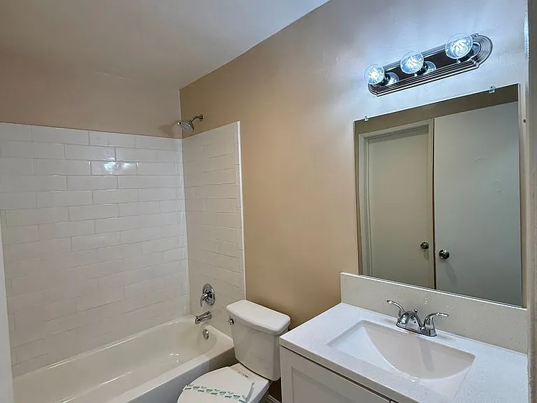 693 Spruce Ave — Photo 8