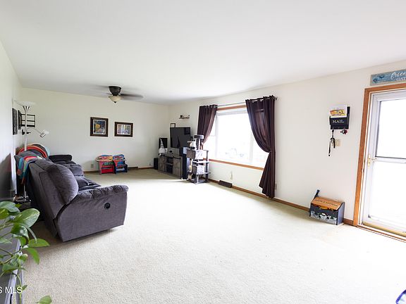 4th image of 100 Warrington Ave