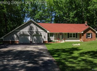 2915 Dunsary Ln, Brighton, MI 48114