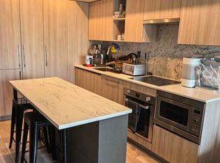 19 Bathurst St #608, Toronto, ON M5V 0N2