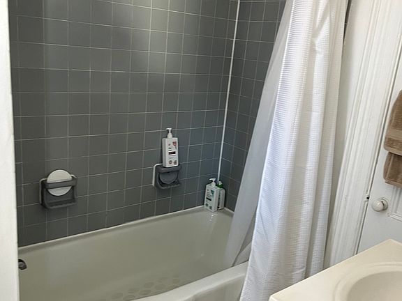 5th image of 163 Putnam Ave #6