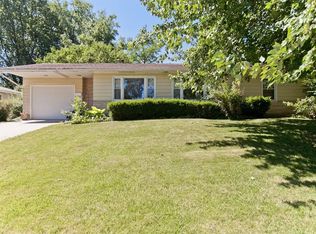 3301 Sue Ln NW, Cedar Rapids, IA 52405