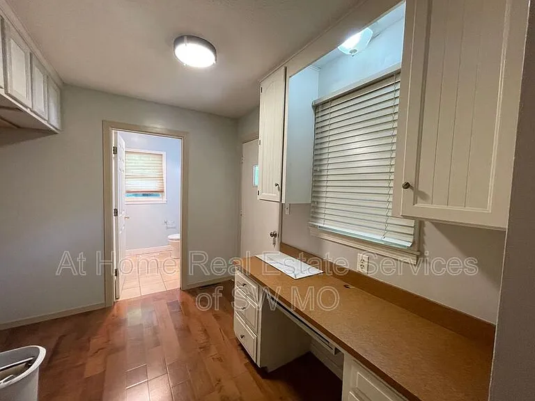 4410 E Valley Rd — Photo 7