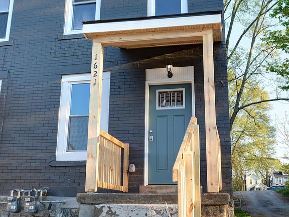 2nd image of 1631 Oak St