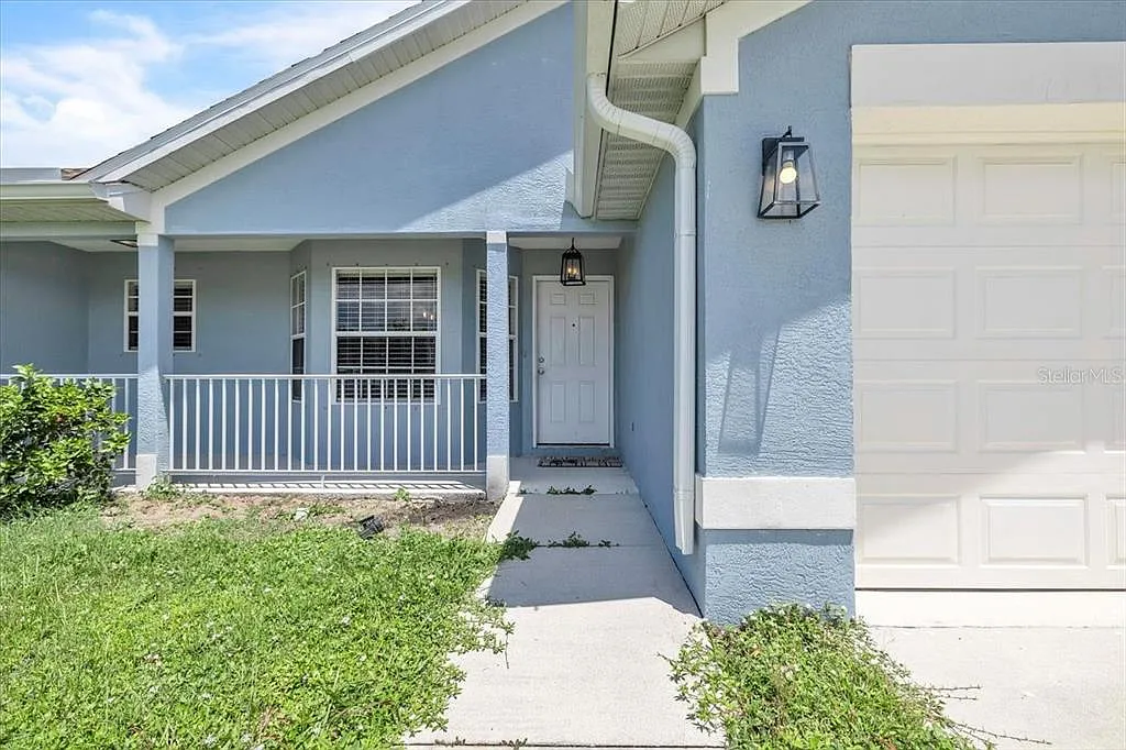 3 bed, 2.0 bath, 1569 sqft, $2,200 — Photo 2
