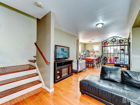 2nd image of 27 Newell Ave
