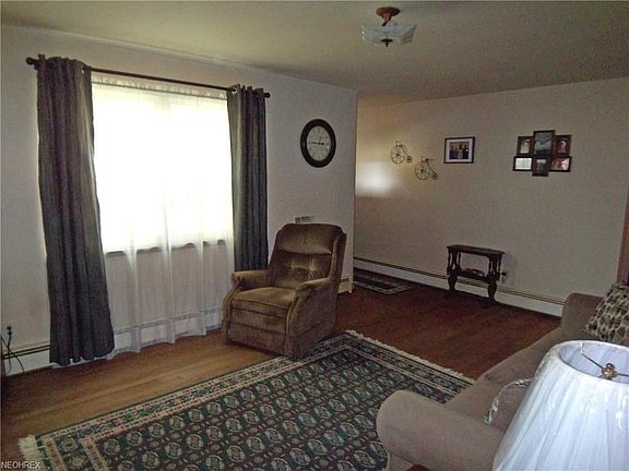 3rd image of 607 Montgomery St