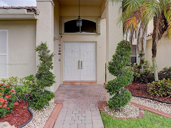 3rd image of 1563 SW 191st Ave