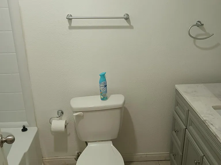 367 N Melrose Dr N #E — Photo 11