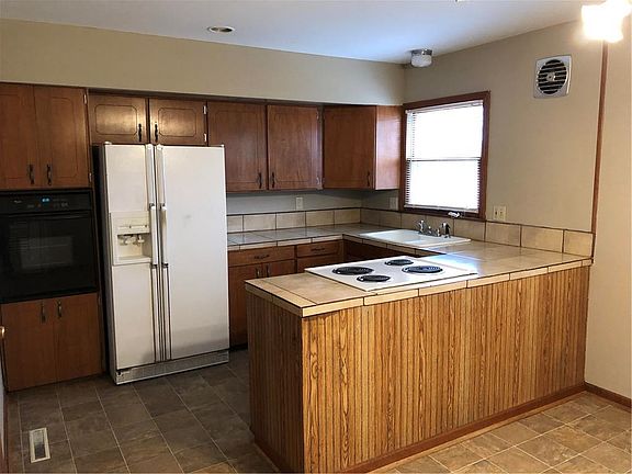 4th image of 6115 Nogard Ave
