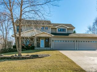 915 Greenwood Hills Dr, Adel, IA 50003