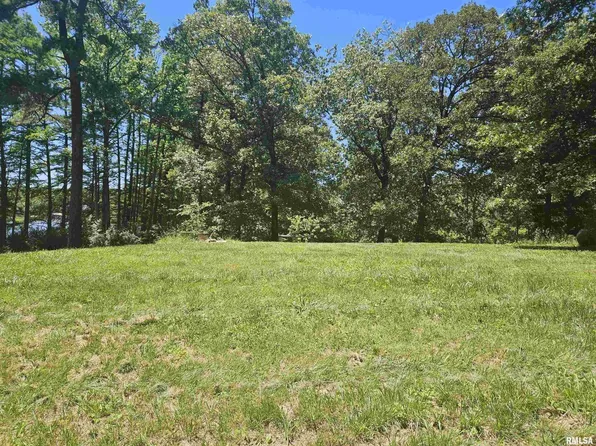 13815 Robin Dr, Benton, IL 62812