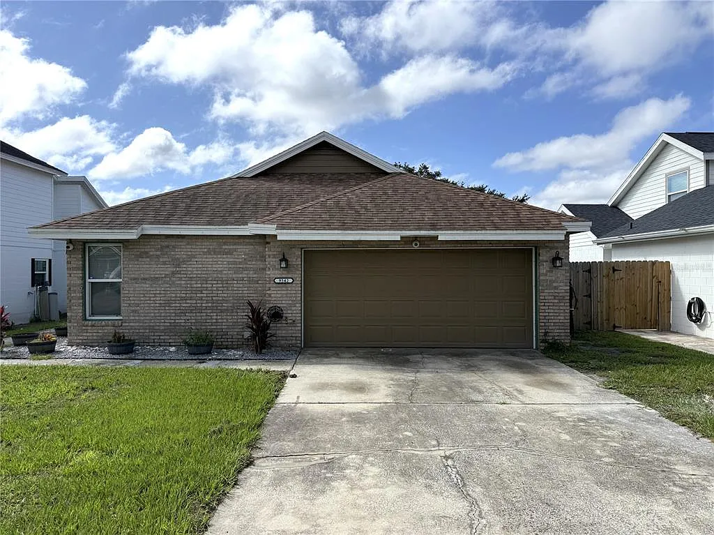 3 bed, 2.0 bath, 1352 sqft, $2,500 — Photo 1