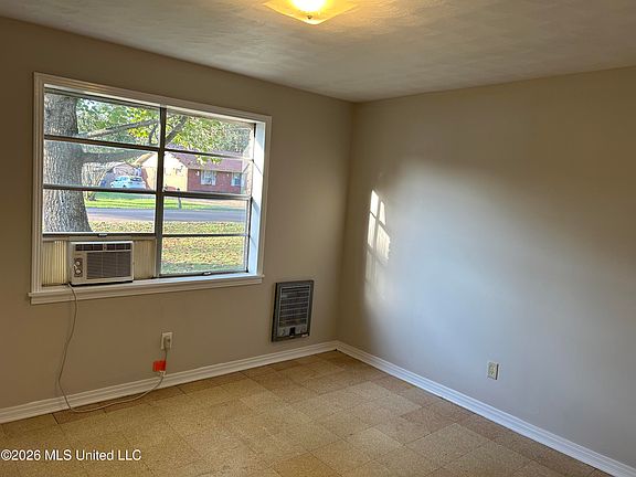 4th image of 106 Rollins Dr