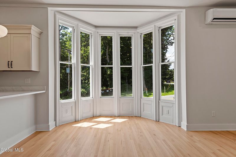 5th image of 182 Excelsior Avenue #1