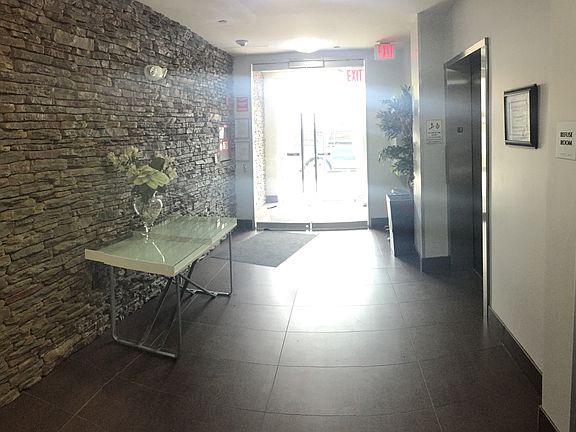 The building's lobby (interior)