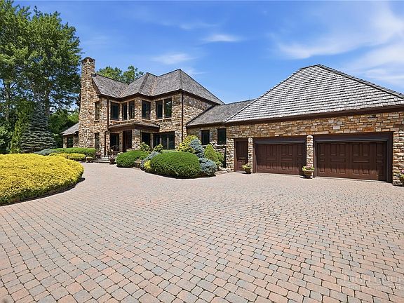 4th image of 224 Chestnut Trail