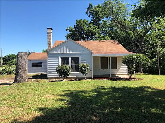 2nd image of 4532 Blackstone Dr