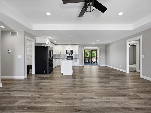 4th image of 1698 Foxborough Dr