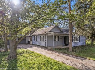 6093 Porter Rd, Grand Blanc, MI 48439