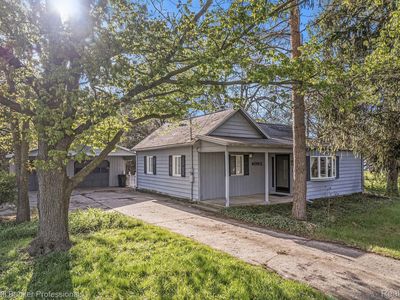 6093 Porter Rd, Grand Blanc, MI, 48439