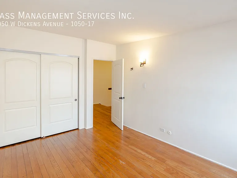 1050 W Dickens Ave #17 — Photo 8