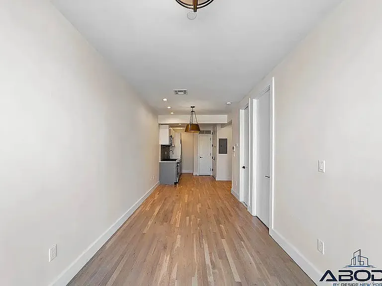 153 Erasmus St #2R — Photo 7