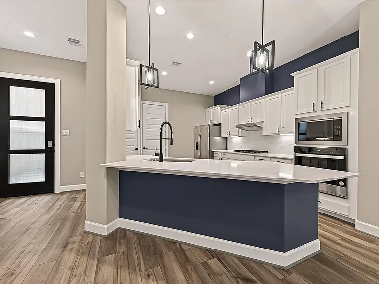 4309 Dickson St #B — Photo 8