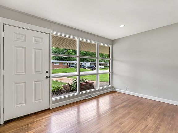 4th image of 10537 Chickering Dr