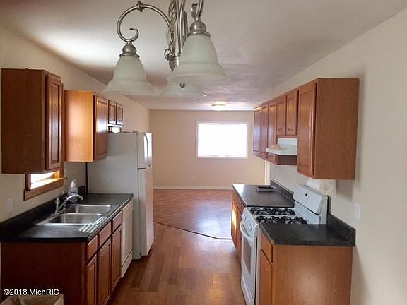 4th image of 316 Fruit St
